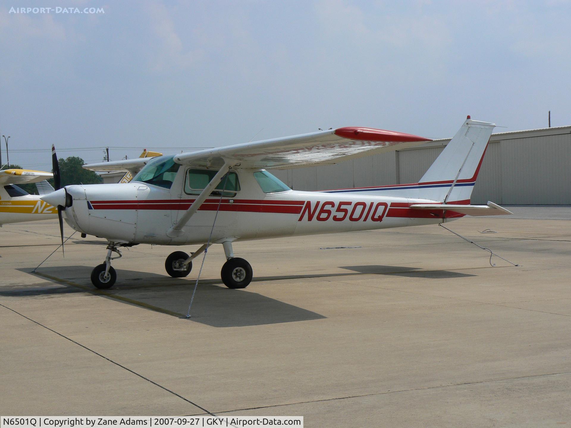 N6501Q, 1981 Cessna 152 C/N 15285264, on the ramp at Arlington Muni