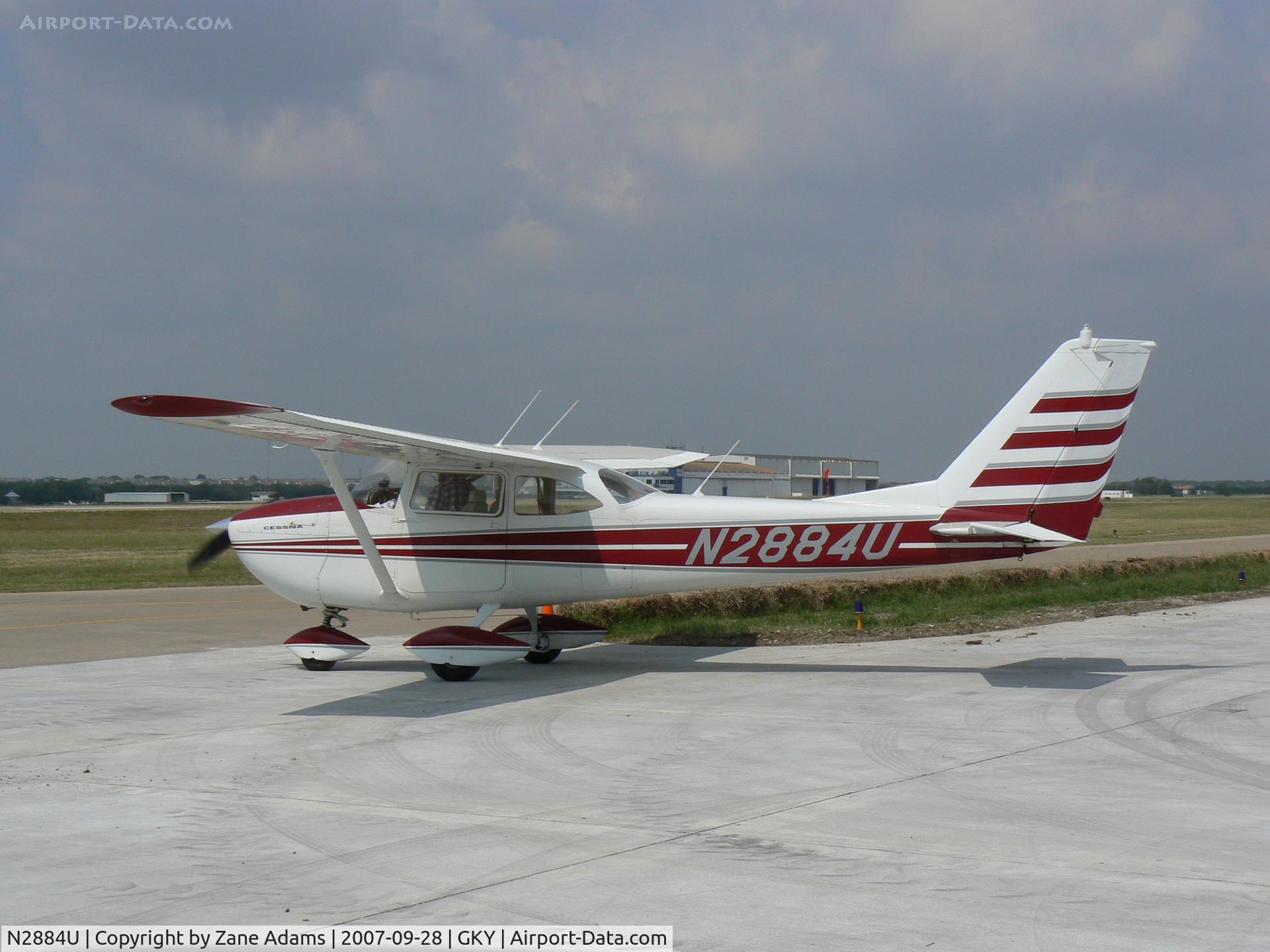 N2884U, 1963 Cessna 172D C/N 17250484, Very nice older Cessna at Arlington Muni