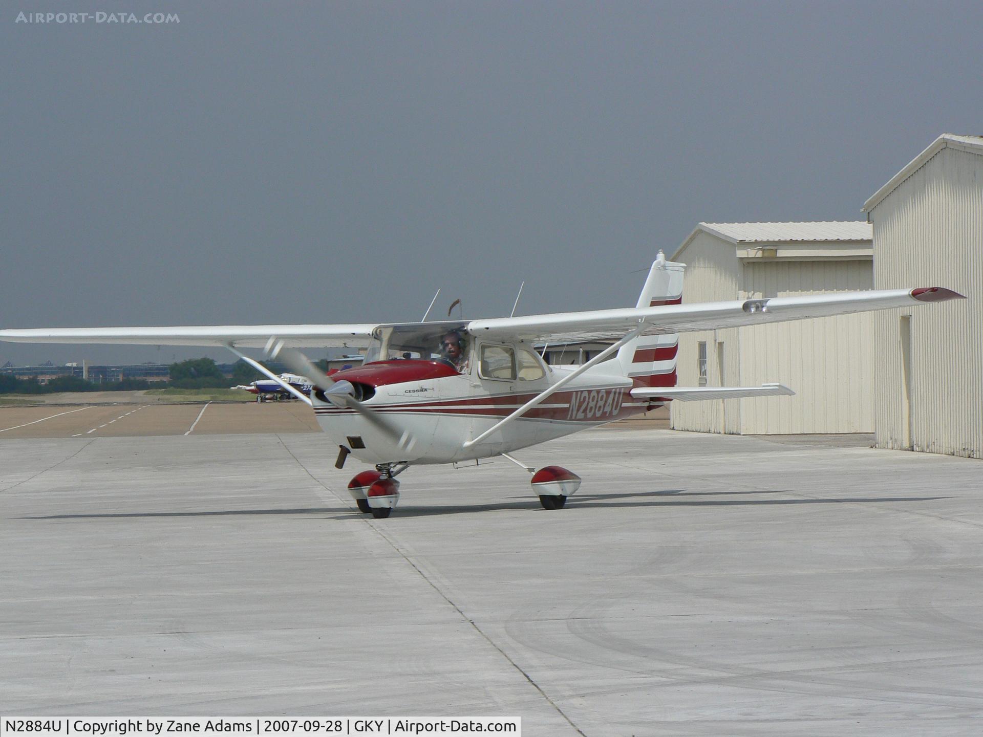 N2884U, 1963 Cessna 172D C/N 17250484, Very nice older Cessna at Arlington Muni