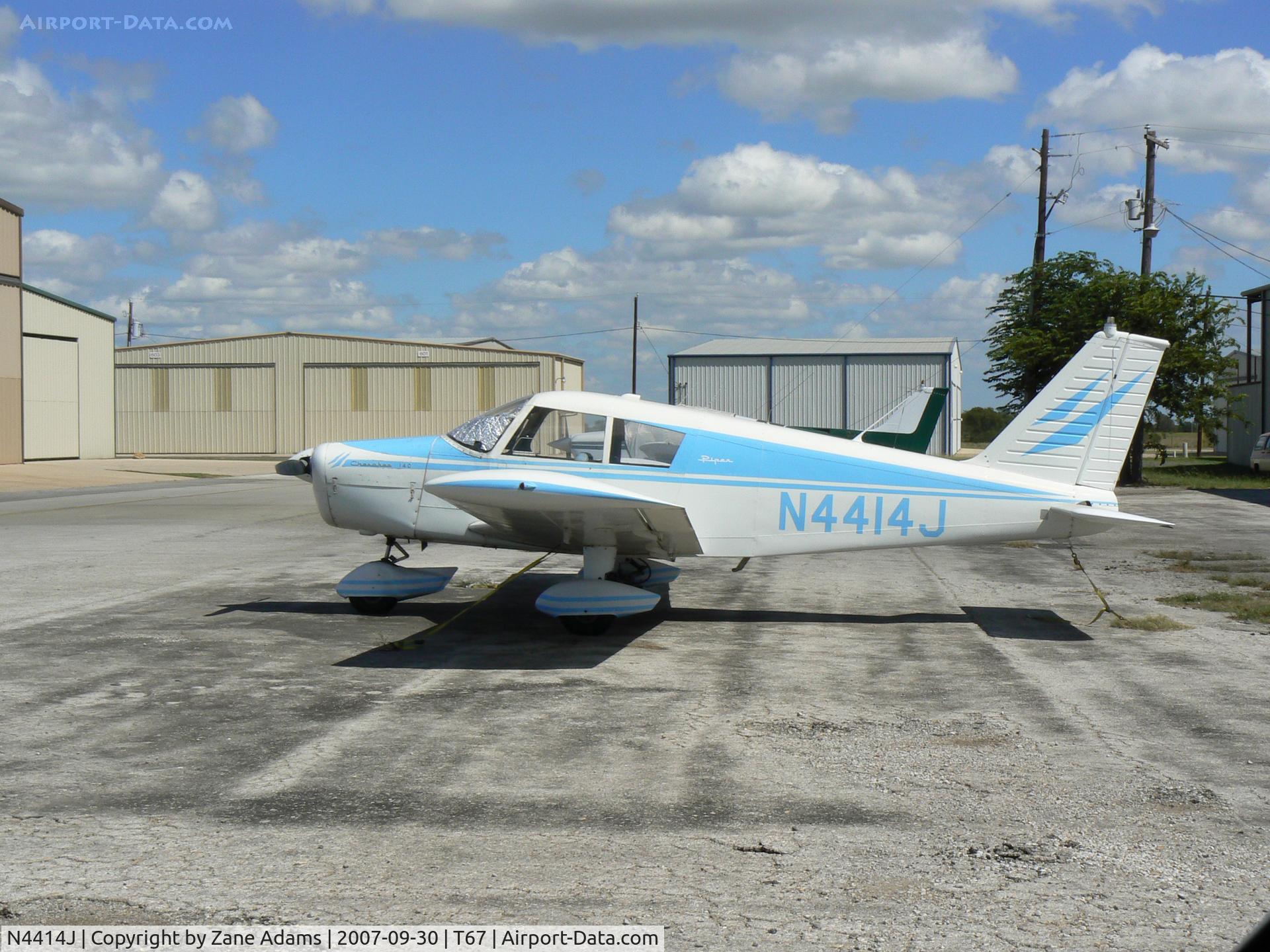 N4414J, 1967 Piper PA-28-140 C/N 28-22810, Hicks Field - Ft. Worth, TX