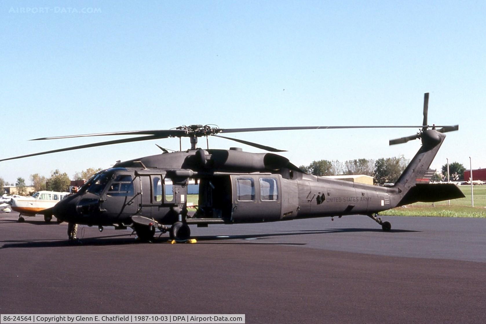 86-24564, 1986 Sikorsky EH-60A Black Hawk C/N 70-1094, EH-60A stopping over