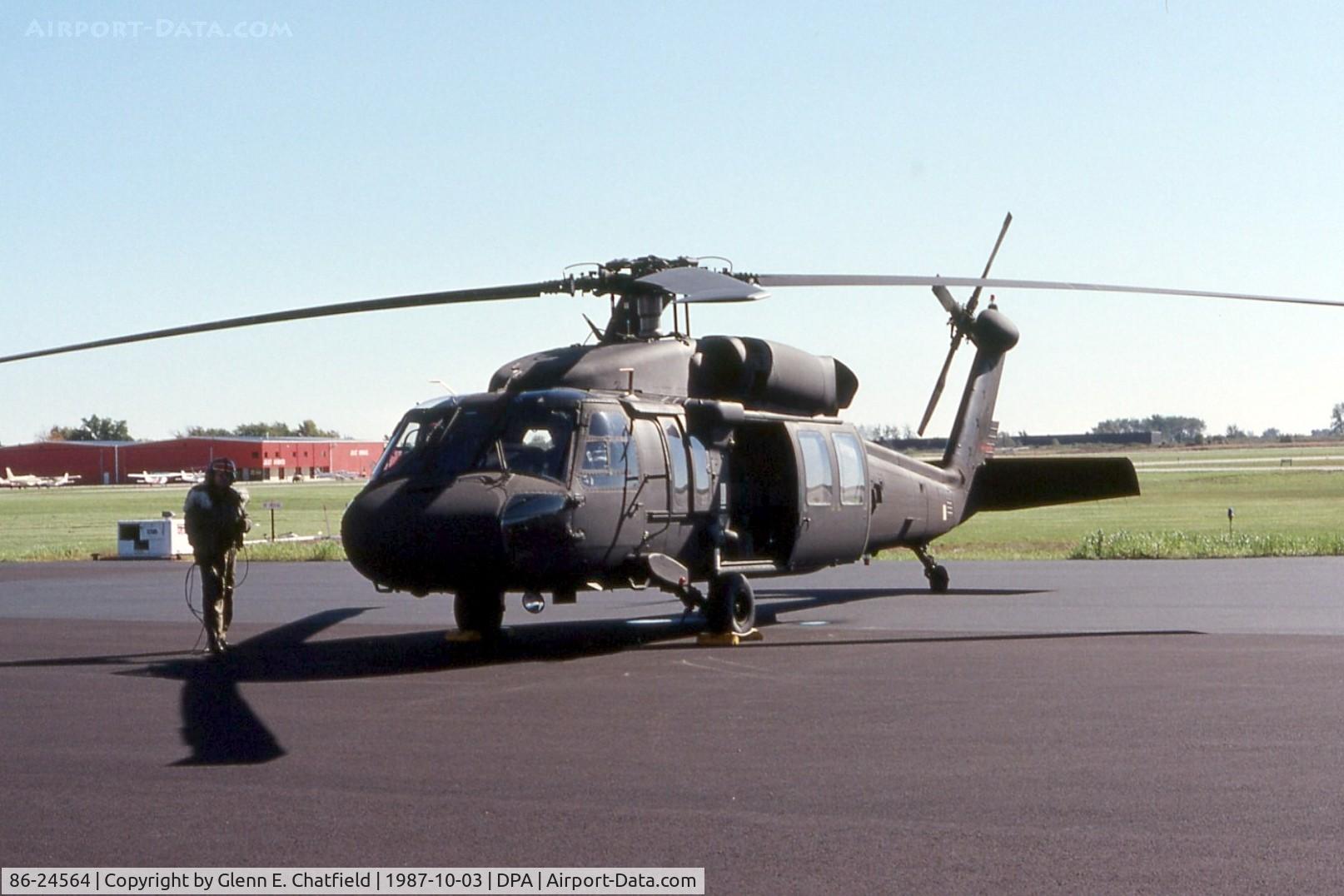 86-24564, 1986 Sikorsky EH-60A Black Hawk C/N 70-1094, EH-60A stopping over