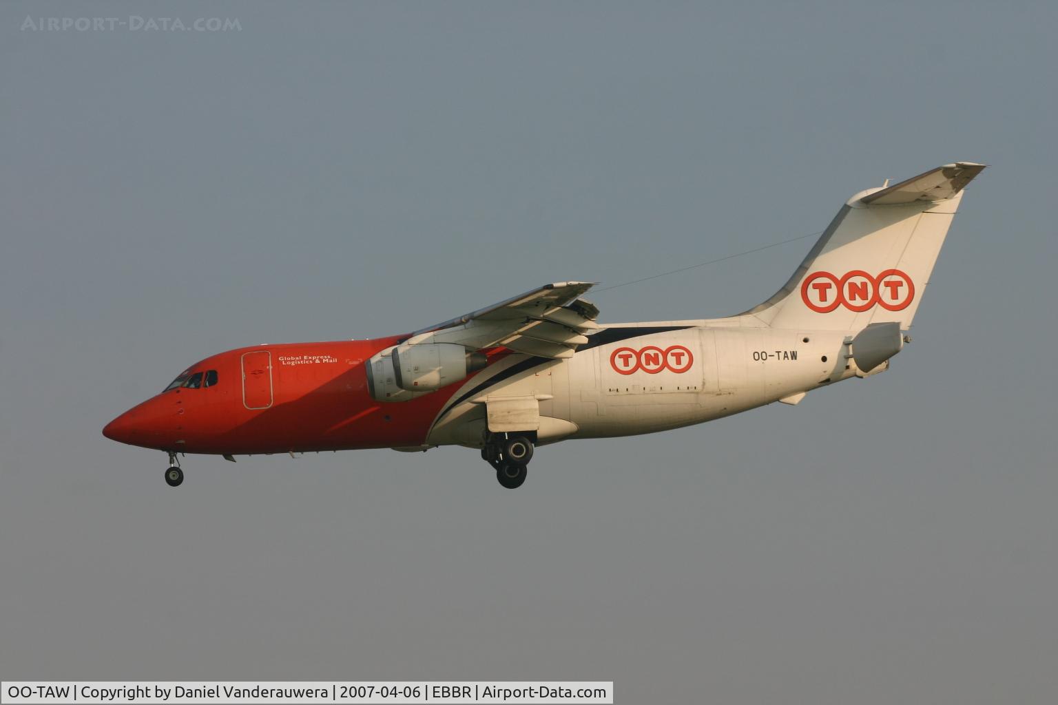 OO-TAW, 1987 British Aerospace BAe.146-200QT Quiet Trader C/N E2089, descending to rwy 25L