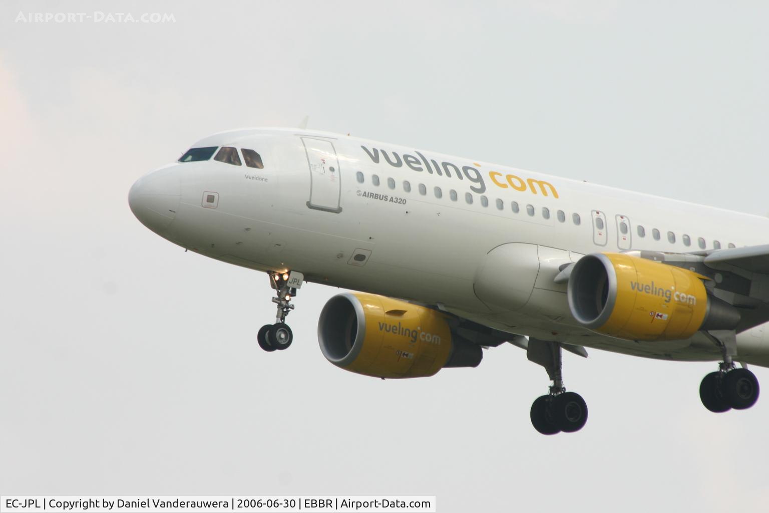 EC-JPL, 2006 Airbus A320-214 C/N 2678, flight VY7060 is descending to rwy 02