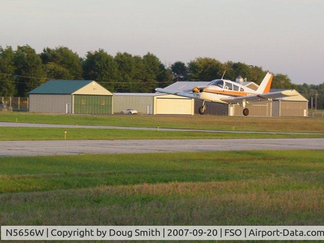 N5656W, 1962 Piper PA-28-160 Cherokee C/N 28-821, Landing as KFSO