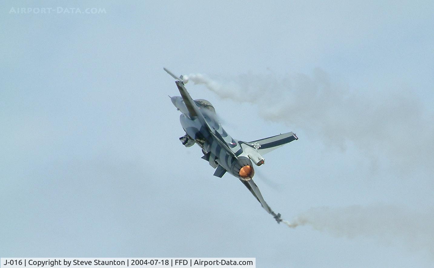 J-016, General Dynamics F-16AM Fighting Falcon C/N 6D-172, Royal International Air Tattoo 2004