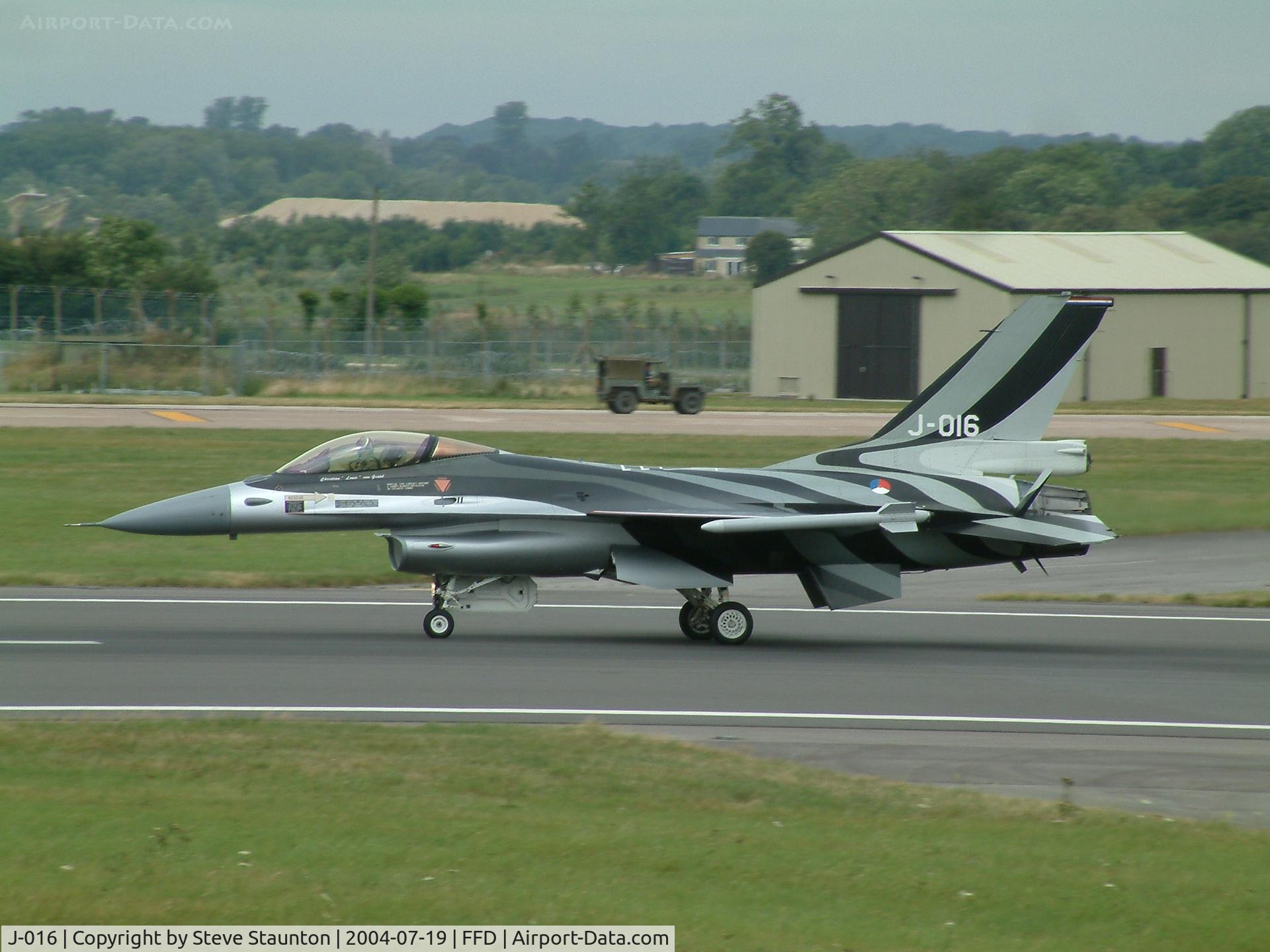 J-016, General Dynamics F-16AM Fighting Falcon C/N 6D-172, Royal International Air Tattoo 2004