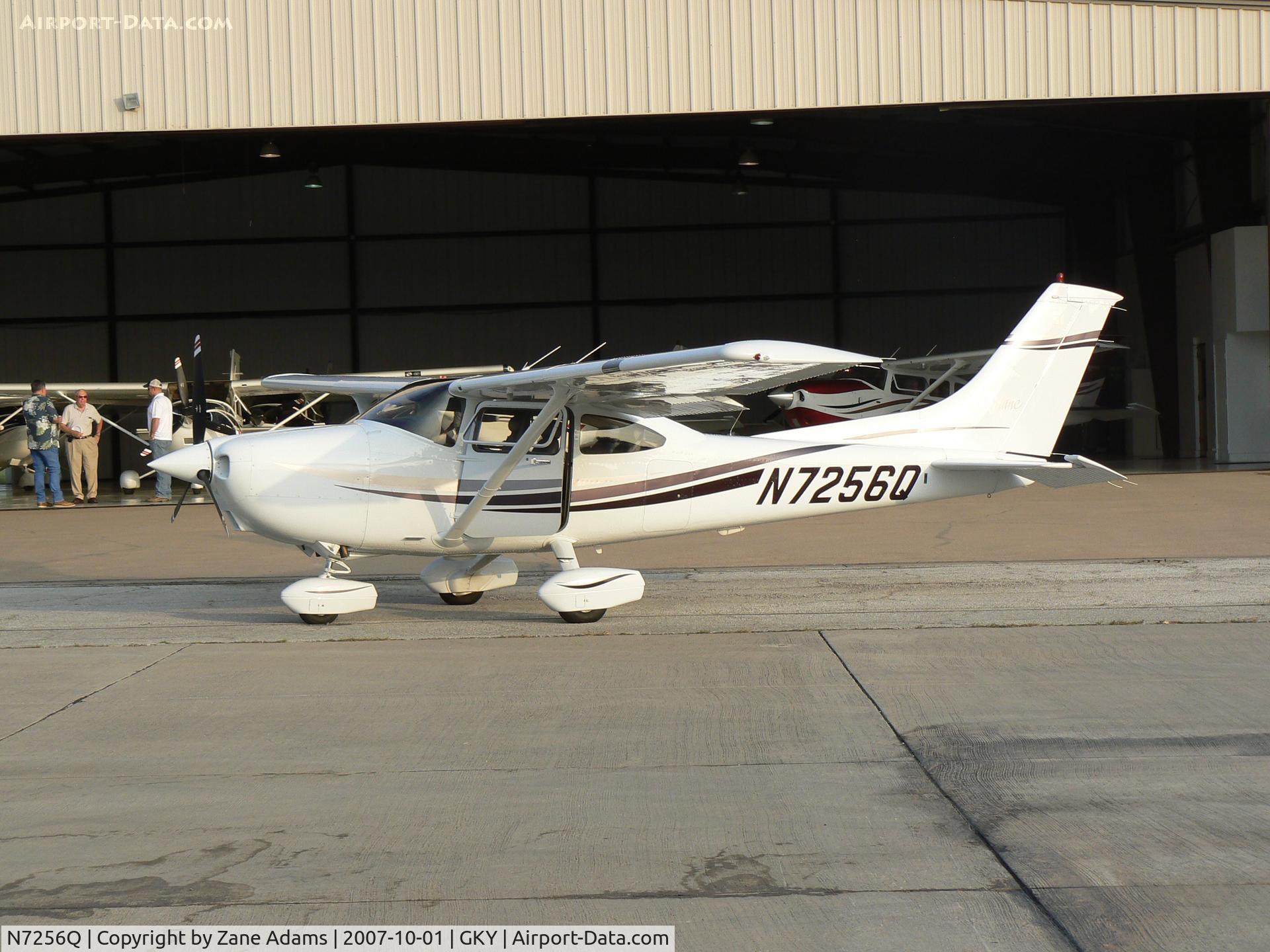 N7256Q, 1999 Cessna 182S Skylane C/N 18280552, on the ramp at Arlington Muni - Van Bortel