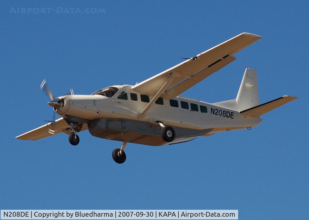 N208DE, 1996 Cessna 208B C/N 208B0502, Approach to 17 L