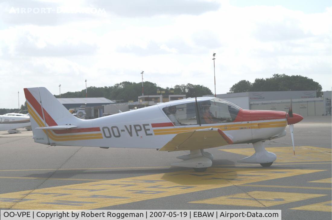 OO-VPE, 2006 Robin DR-400-140B Major C/N 2598, Taxiing in during 17 th Antwerp Stampe Fly in.RAAC.