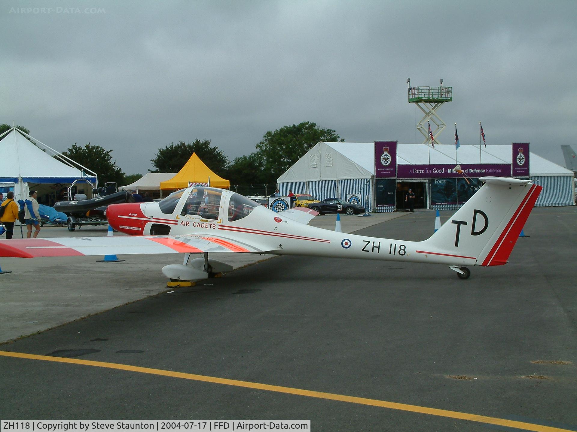 ZH118, Grob G-109B Vigilant T1 C/N 6507, Royal International Air Tattoo 2004
