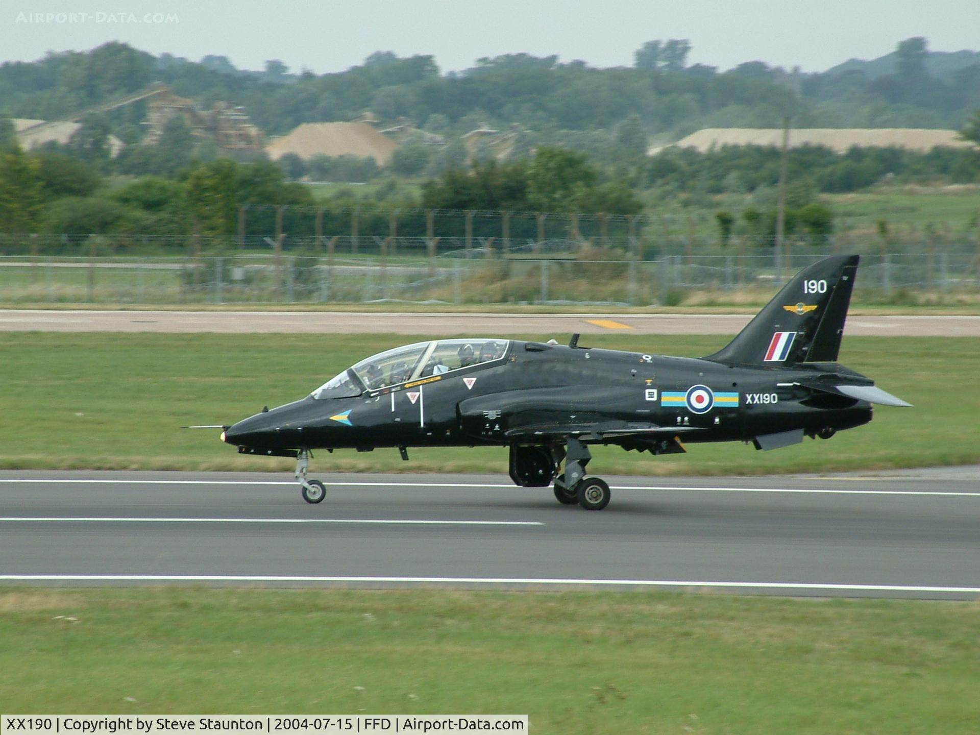 XX190, 1977 Hawker Siddeley Hawk T.1A C/N 037/312037, Royal International Air Tattoo 2004