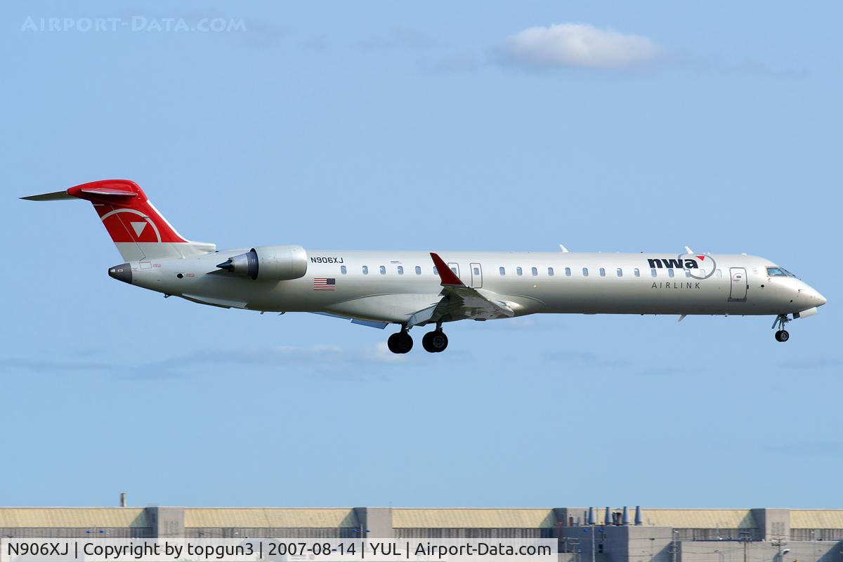 N906XJ, 2007 Bombardier CRJ-900ER (CL-600-2D24) C/N 15138, Landing via RWY24R.