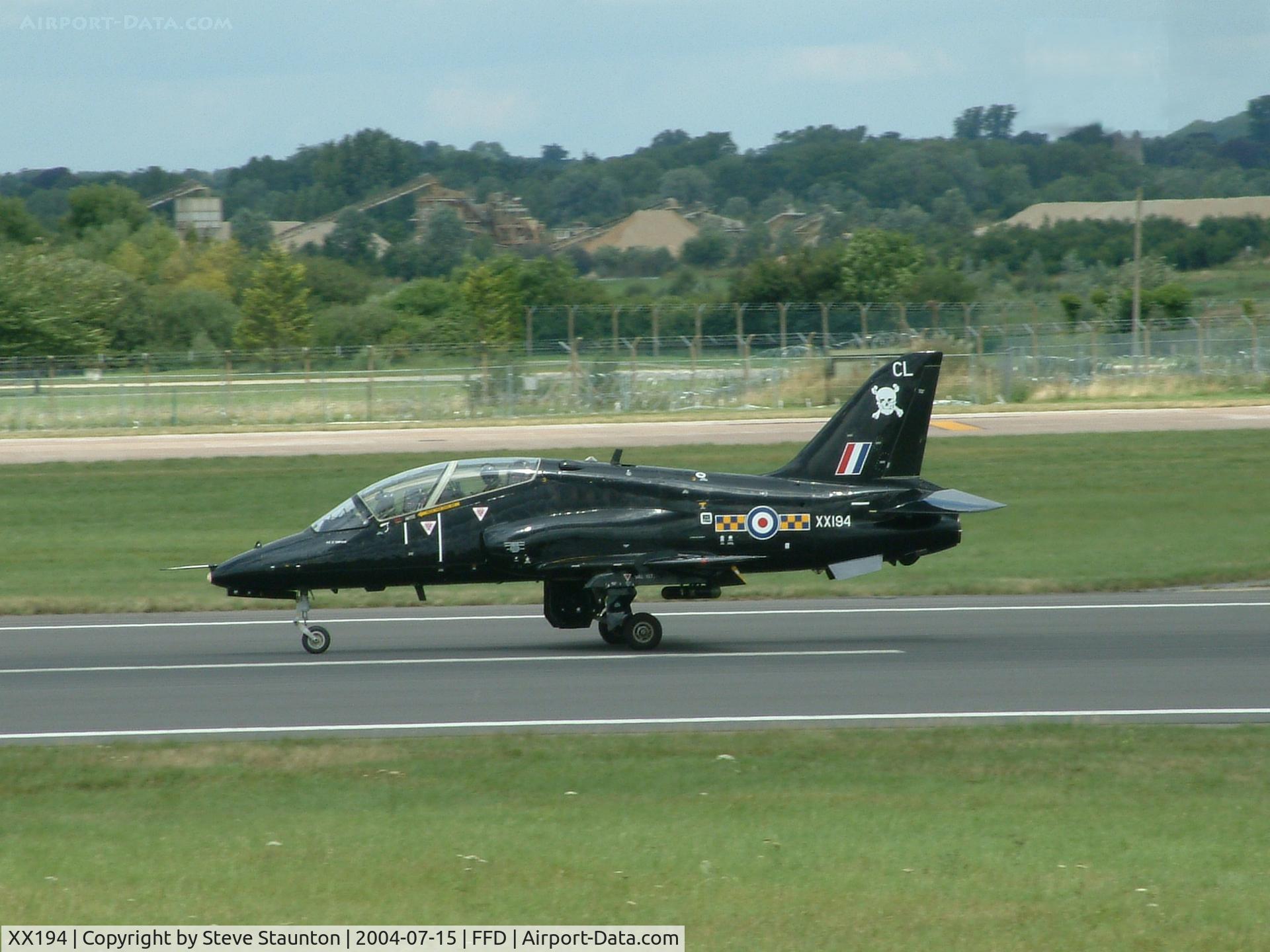 XX194, 1978 Hawker Siddeley Hawk T.1A C/N 041/312041, Royal International Air Tattoo 2004