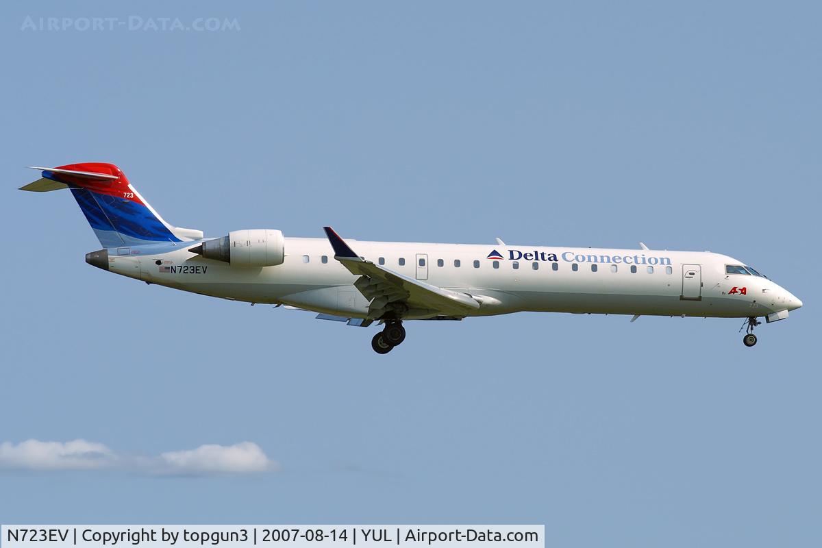N723EV, 2004 Bombardier CRJ-701 (CL-600-2C10) Regional Jet C/N 10132, Landing via RWY24R.
