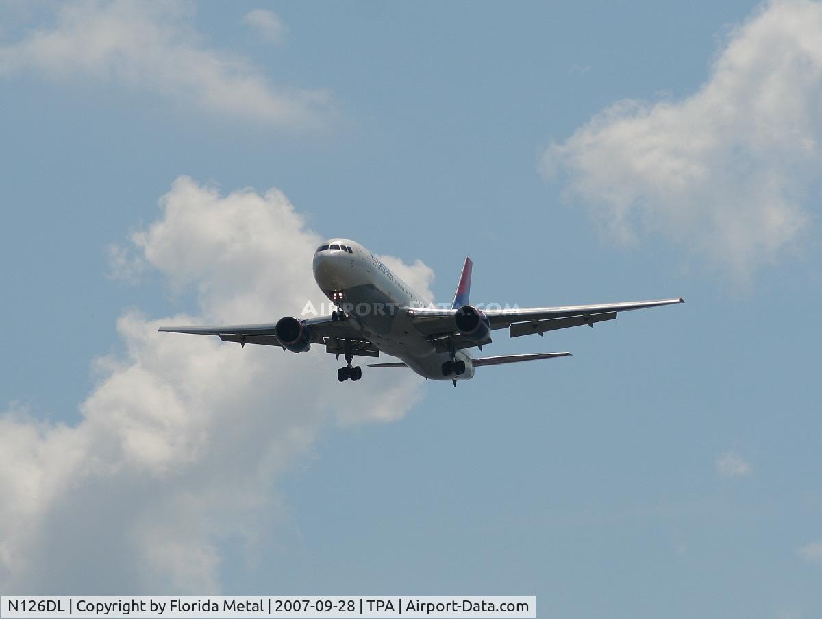 N126DL, 1988 Boeing 767-332 C/N 24076, Delta