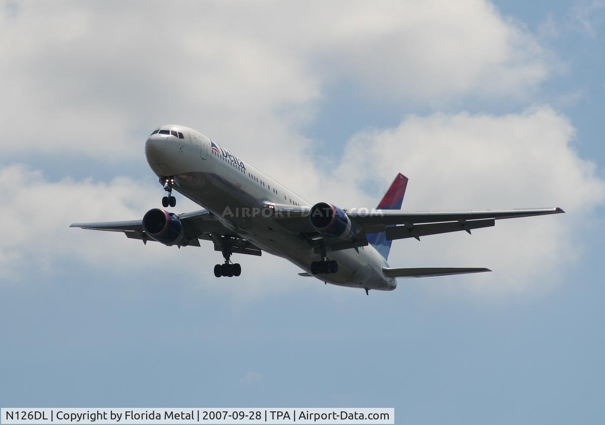 N126DL, 1988 Boeing 767-332 C/N 24076, Delta