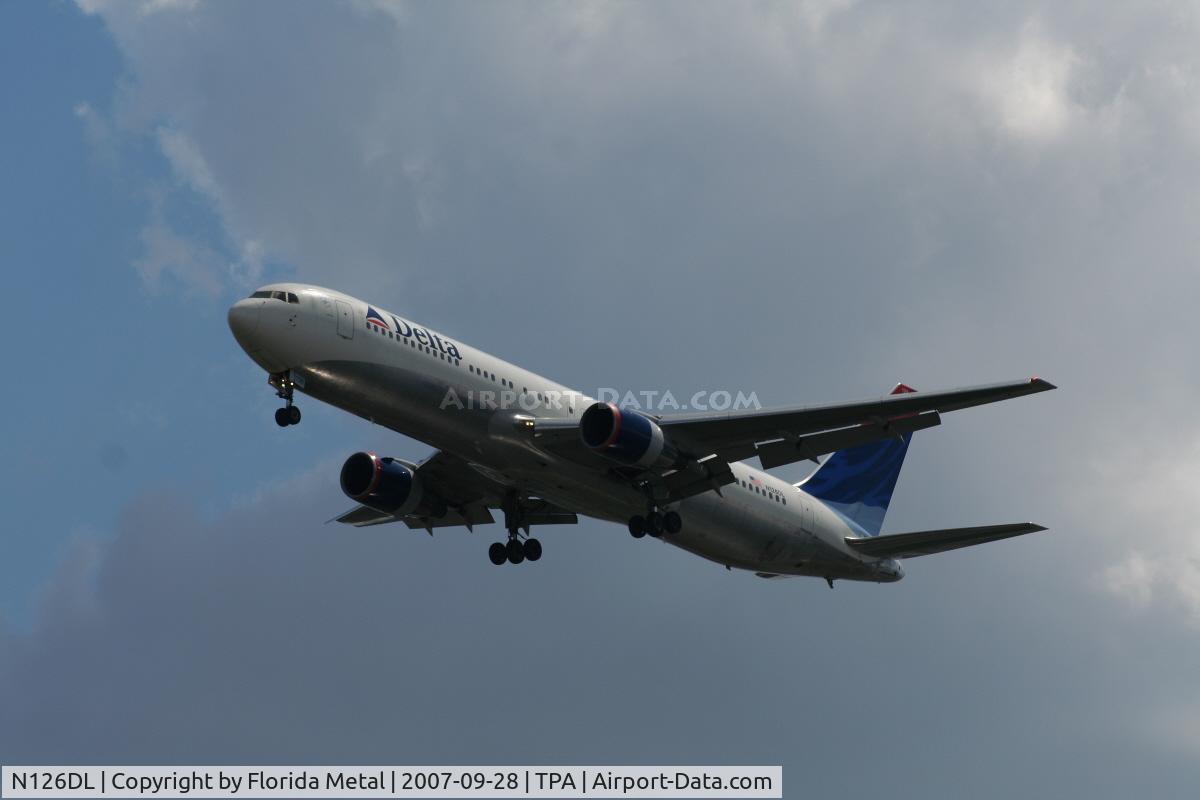 N126DL, 1988 Boeing 767-332 C/N 24076, Delta