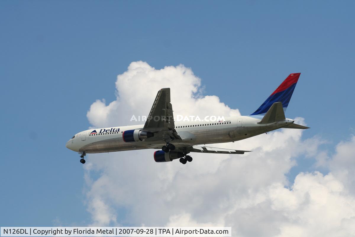N126DL, 1988 Boeing 767-332 C/N 24076, Delta
