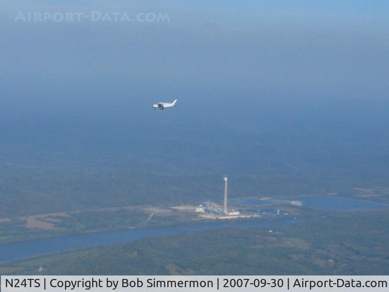 N24TS, 1979 Piper PA-28-161 C/N 28-7916462, Over southern Ohio at 8000'