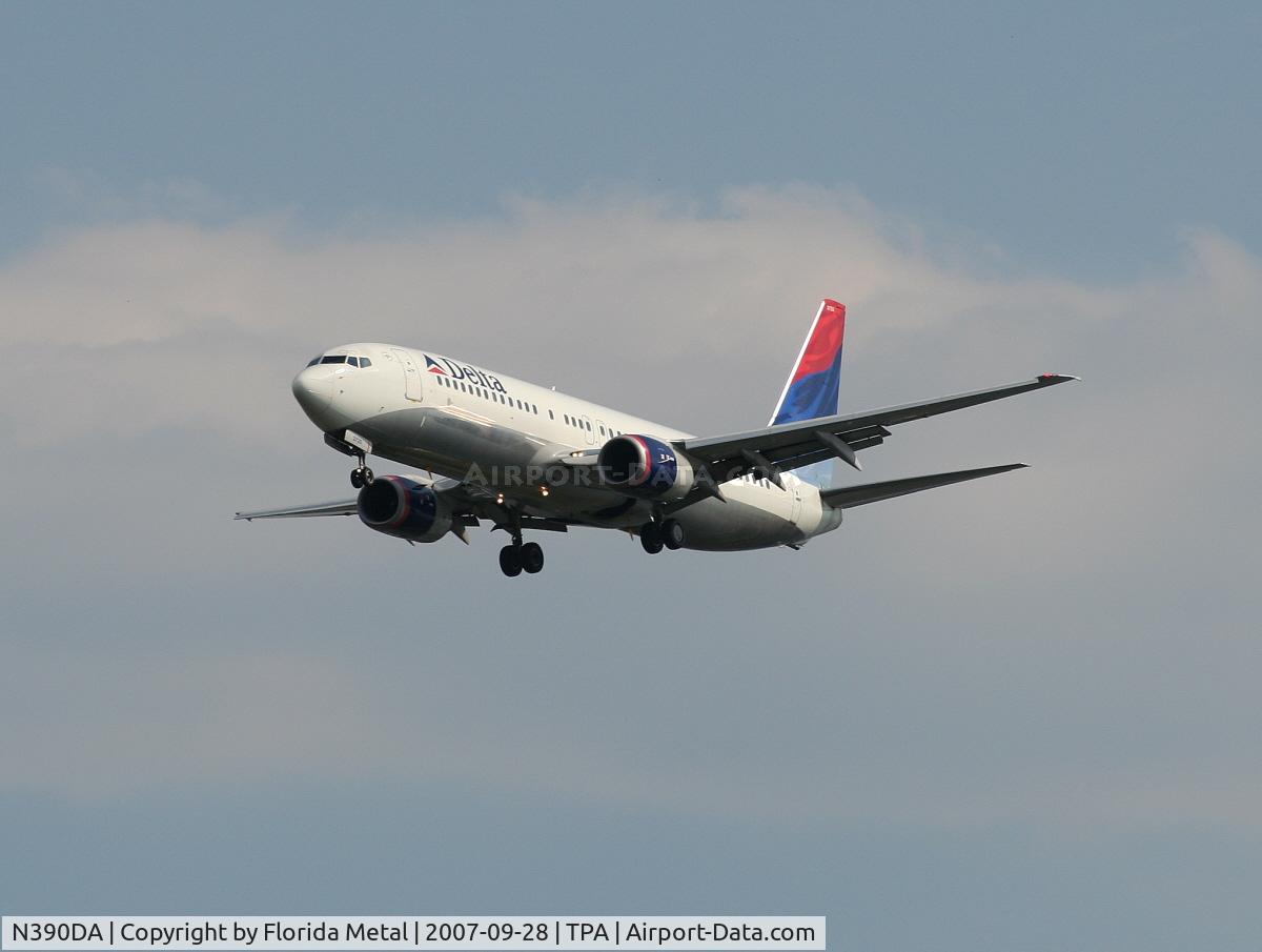 N390DA, 2000 Boeing 737-832 C/N 30536, Delta