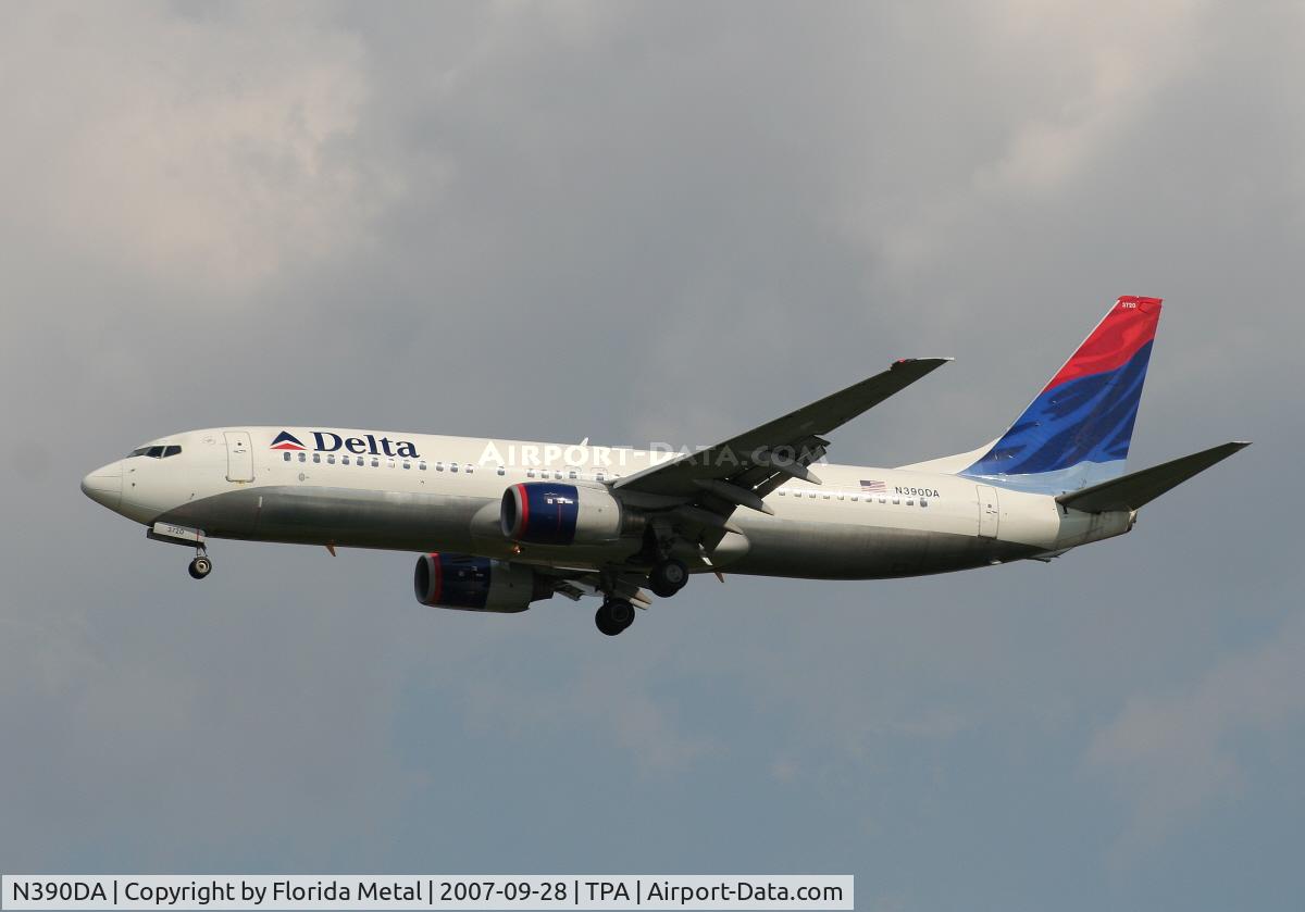 N390DA, 2000 Boeing 737-832 C/N 30536, Delta