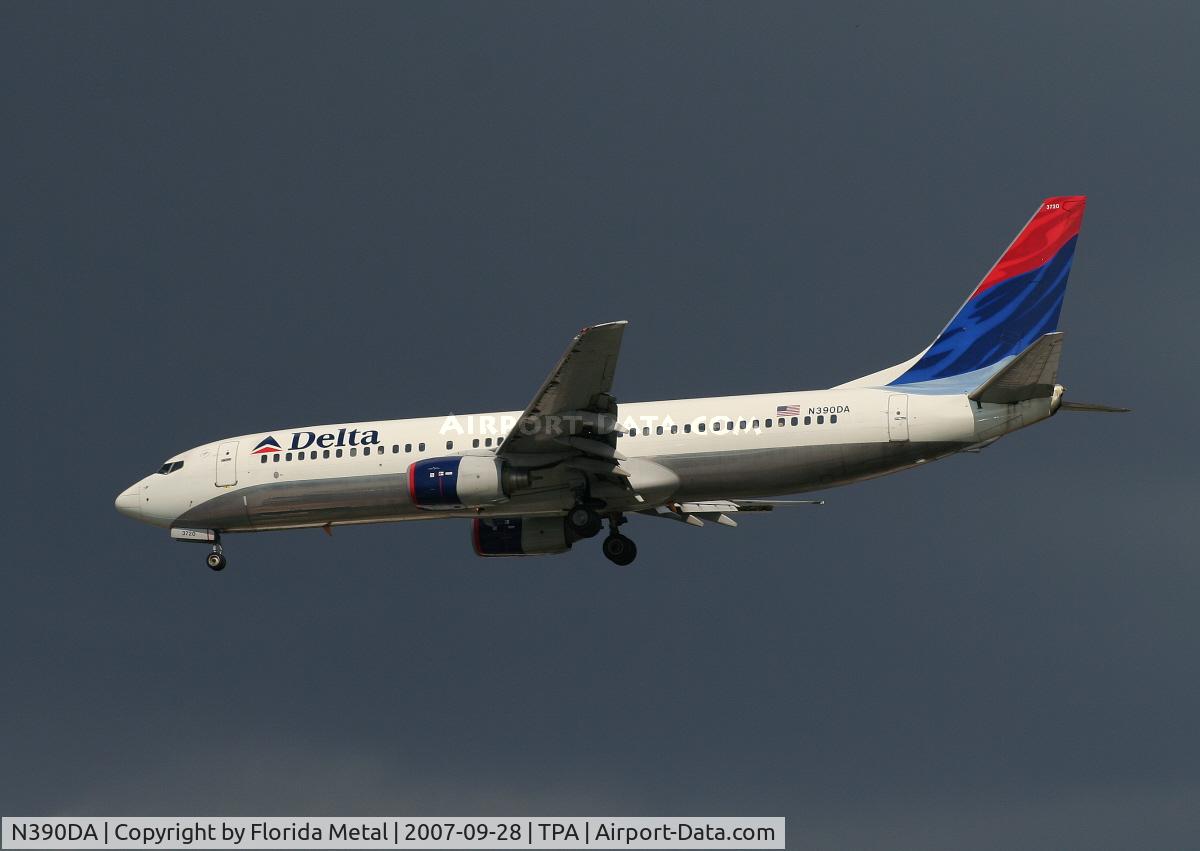 N390DA, 2000 Boeing 737-832 C/N 30536, Delta