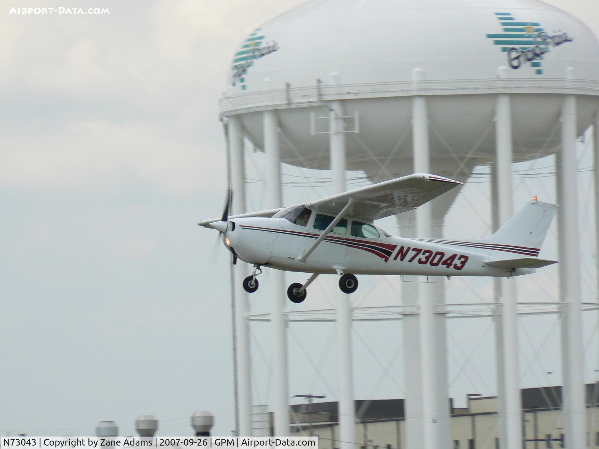 N73043, 1976 Cessna 172M C/N 17267250, Takeoff from Grand Prairie