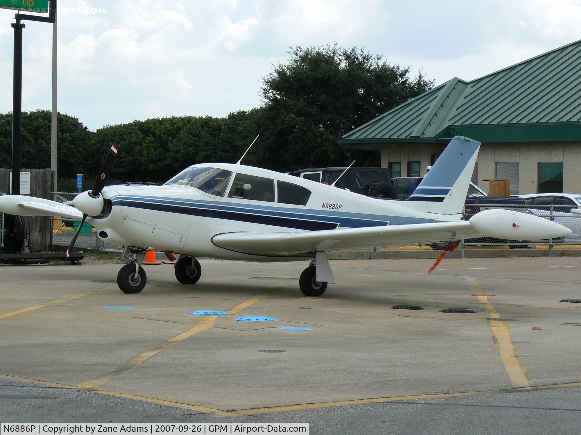 N6886P, 1960 Piper PA-24-250 Comanche C/N 24-2022, On the ramp at Grand Prairie