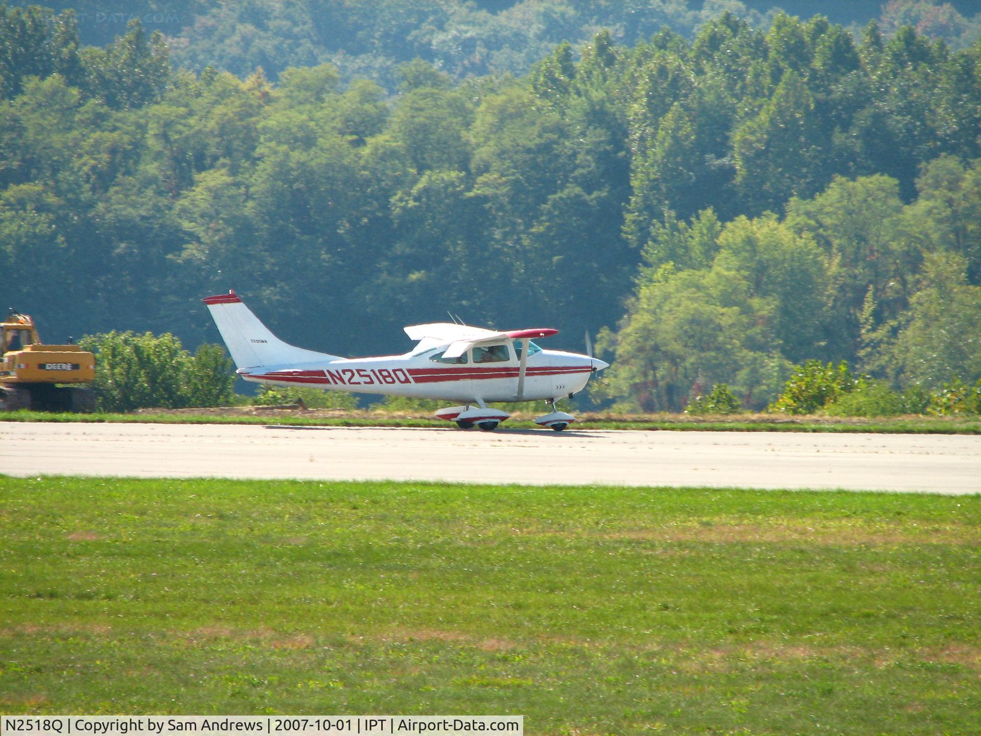 N2518Q, 1966 Cessna 182K Skylane C/N 18257718, Rolling out on 27