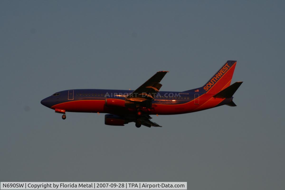 N690SW, 1988 Boeing 737-3G7 C/N 23783, Southwest