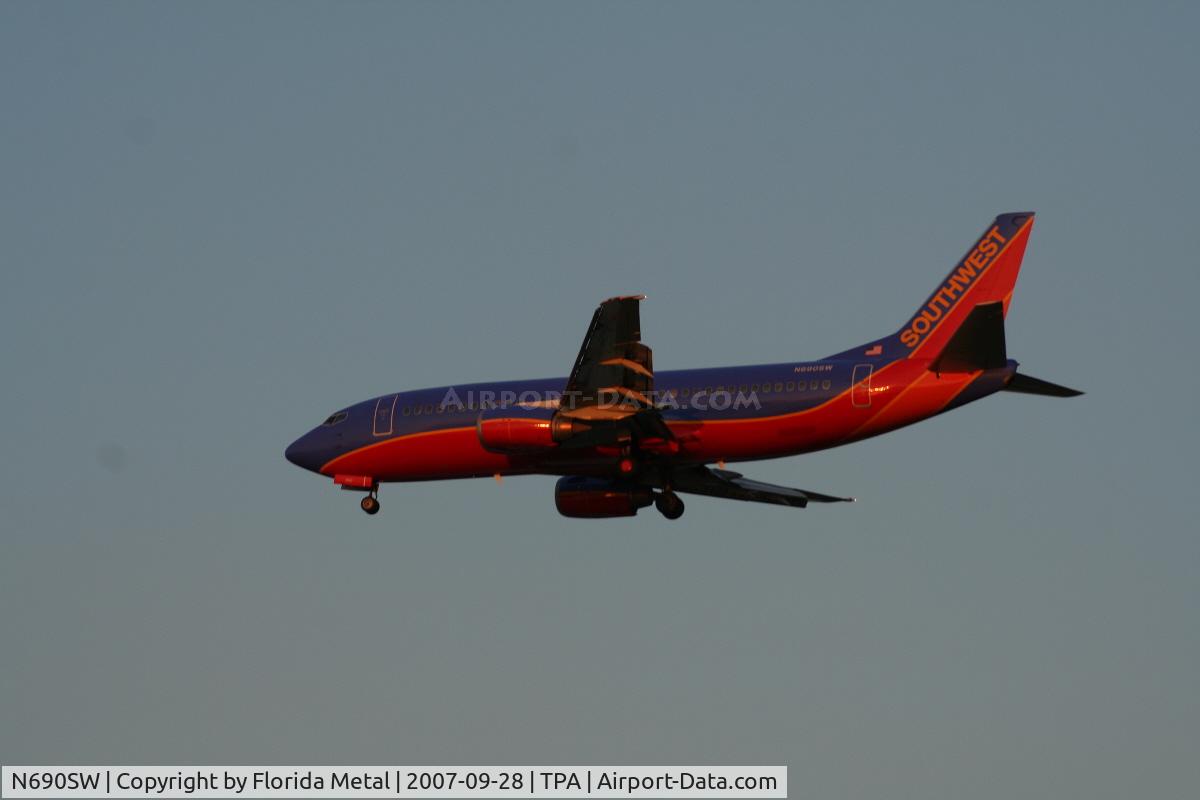 N690SW, 1988 Boeing 737-3G7 C/N 23783, Southwest