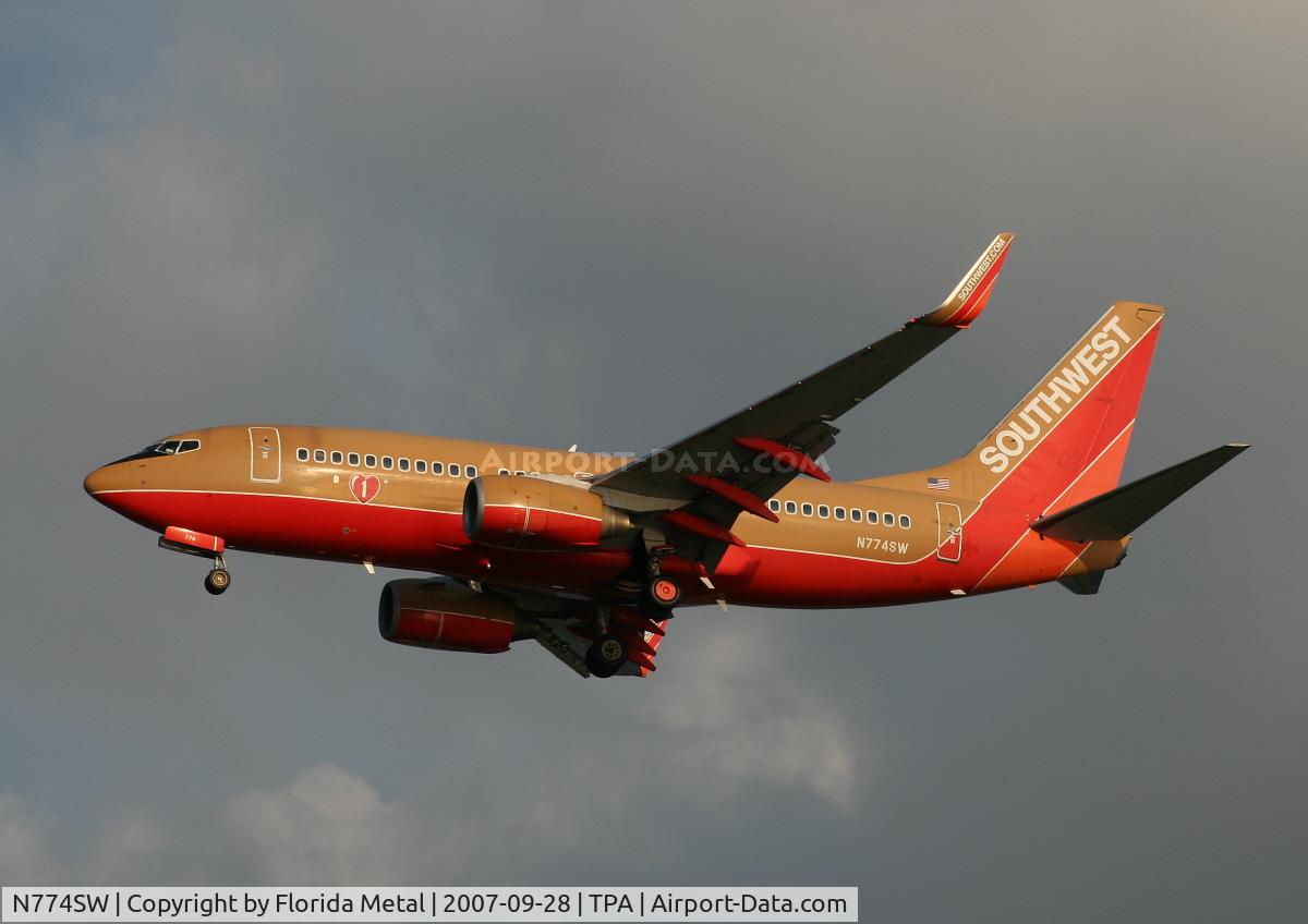 N774SW, 2000 Boeing 737-7H4 C/N 27882, Southwest