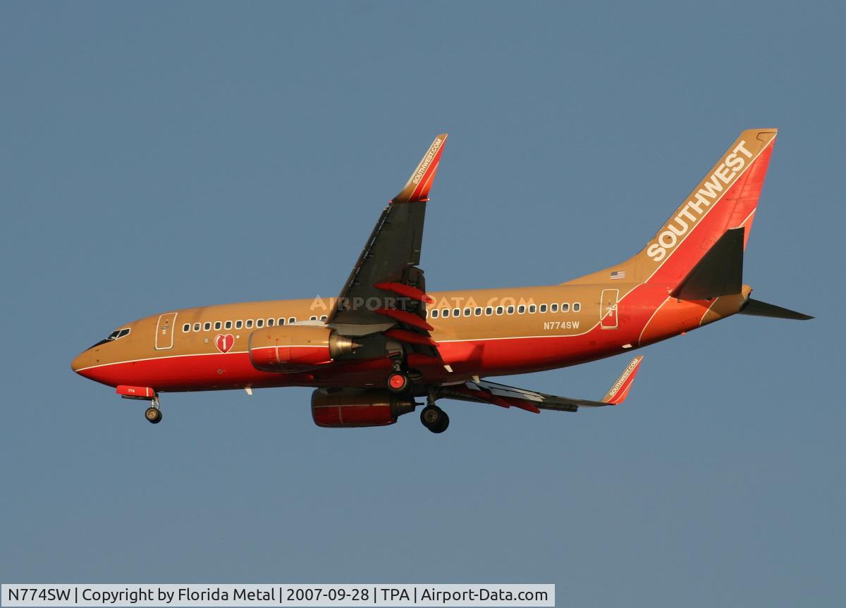 N774SW, 2000 Boeing 737-7H4 C/N 27882, Southwest