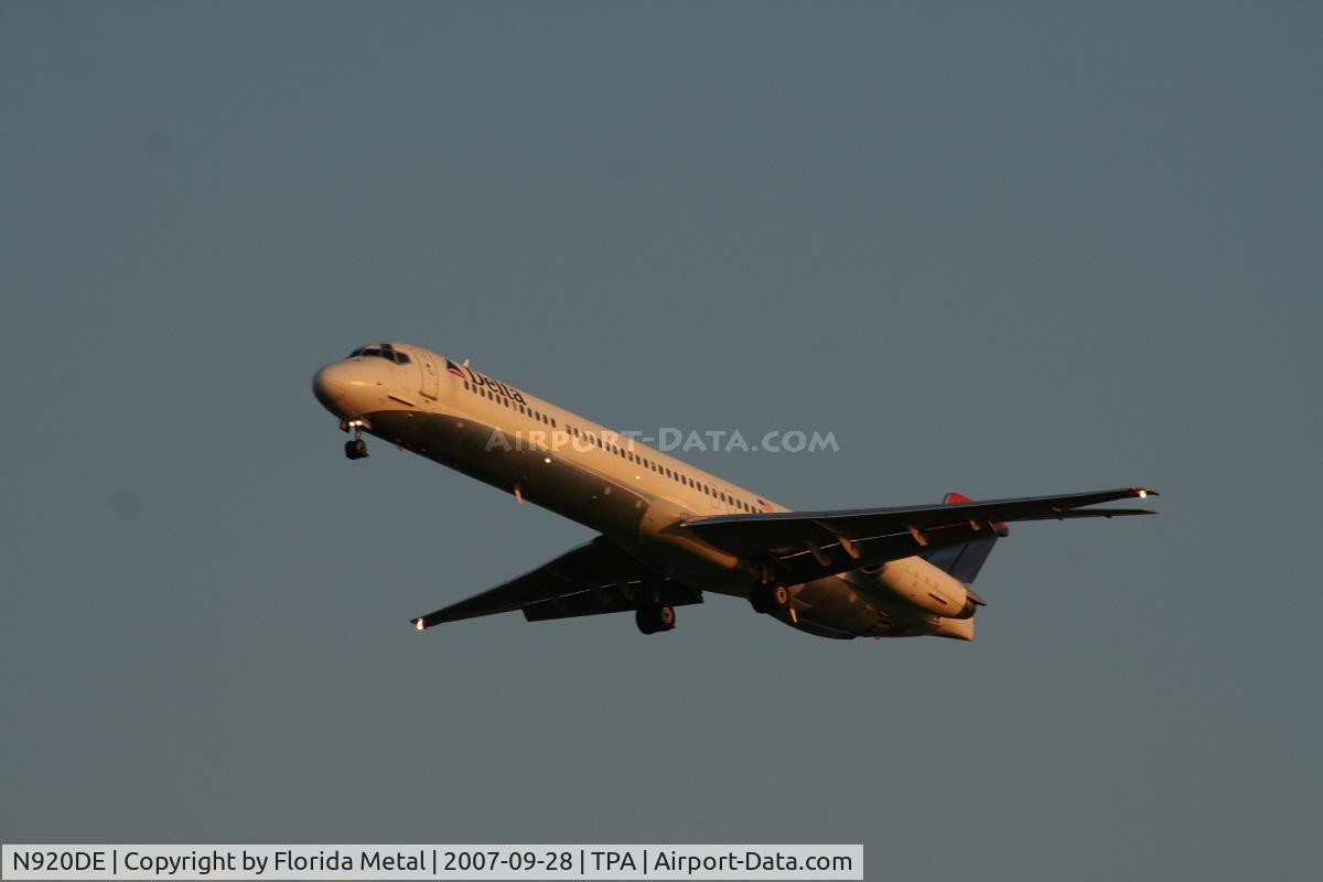 N920DE, 1993 McDonnell Douglas MD-88 C/N 53423, Delta