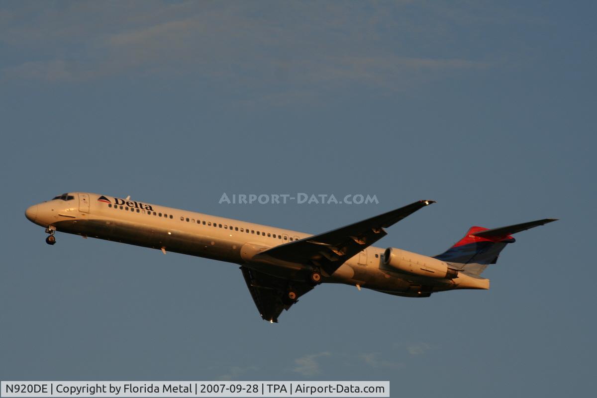 N920DE, 1993 McDonnell Douglas MD-88 C/N 53423, Delta