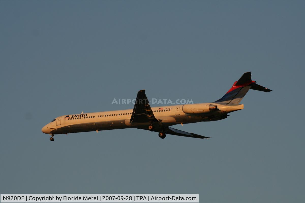 N920DE, 1993 McDonnell Douglas MD-88 C/N 53423, Delta