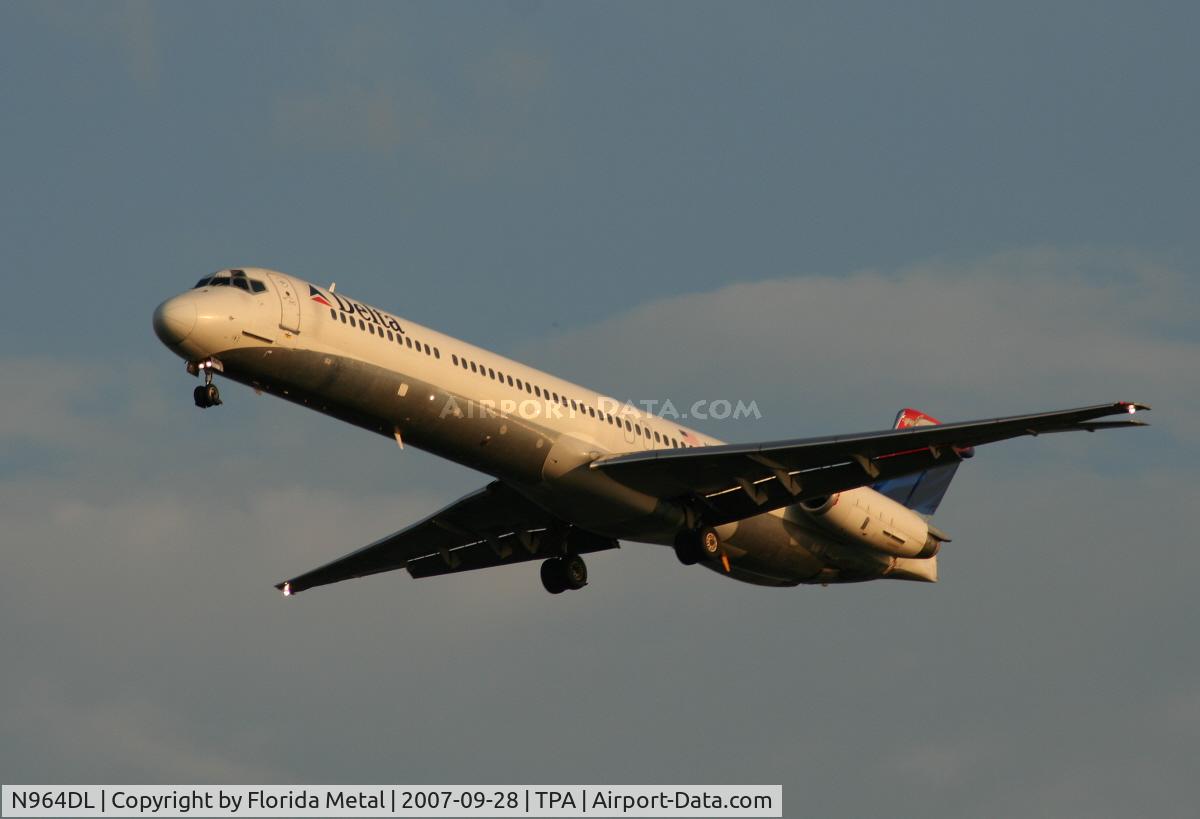 N964DL, 1990 McDonnell Douglas MD-88 C/N 49983, Delta