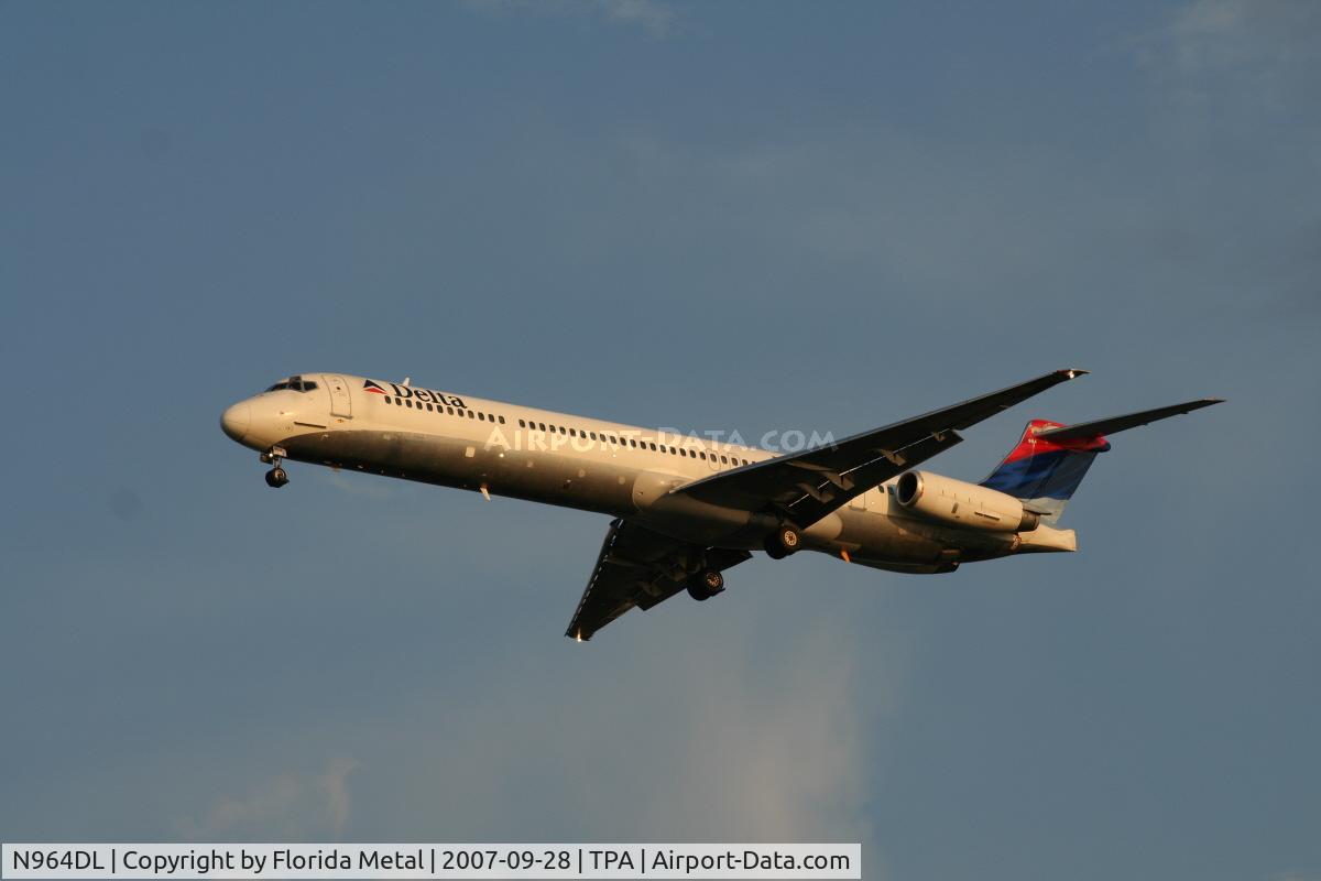 N964DL, 1990 McDonnell Douglas MD-88 C/N 49983, Delta