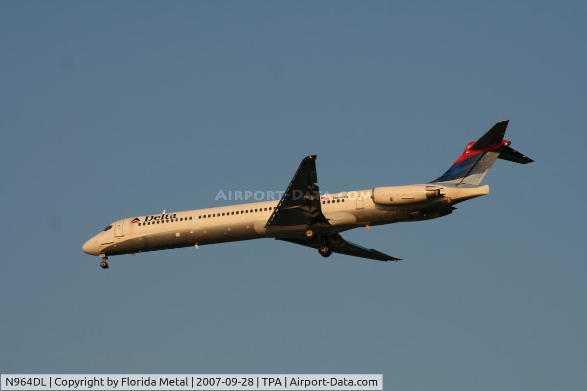 N964DL, 1990 McDonnell Douglas MD-88 C/N 49983, Delta