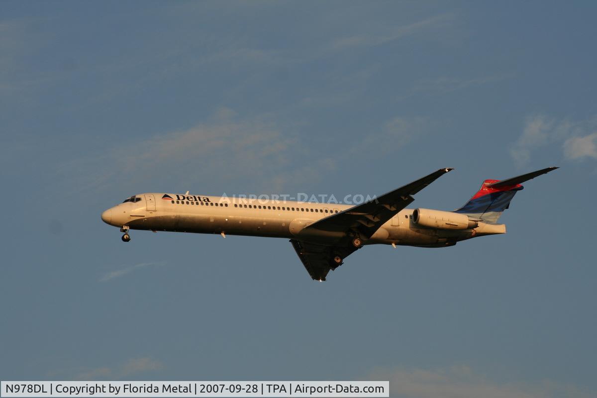 N978DL, 1991 McDonnell Douglas MD-88 C/N 53259, Delta