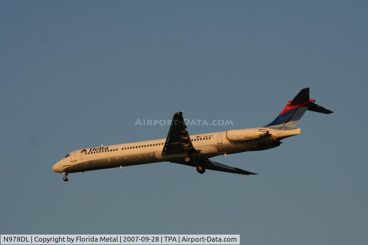 N978DL, 1991 McDonnell Douglas MD-88 C/N 53259, Delta