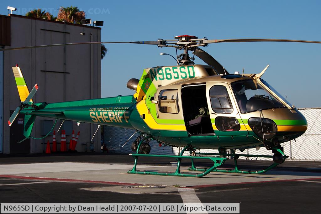 N965SD, 2002 Eurocopter AS-350B-2 Ecureuil C/N 3626, LA County Sheriff's Department 2002 Eurocopter AS350B2 N965SD at the Aero Bureau helipad.