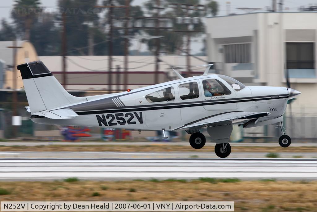 N252V, 1971 Beech F33A Bonanza C/N CE-321, 1971 Beech F33A Bonanza N252V departing RWY 16R.