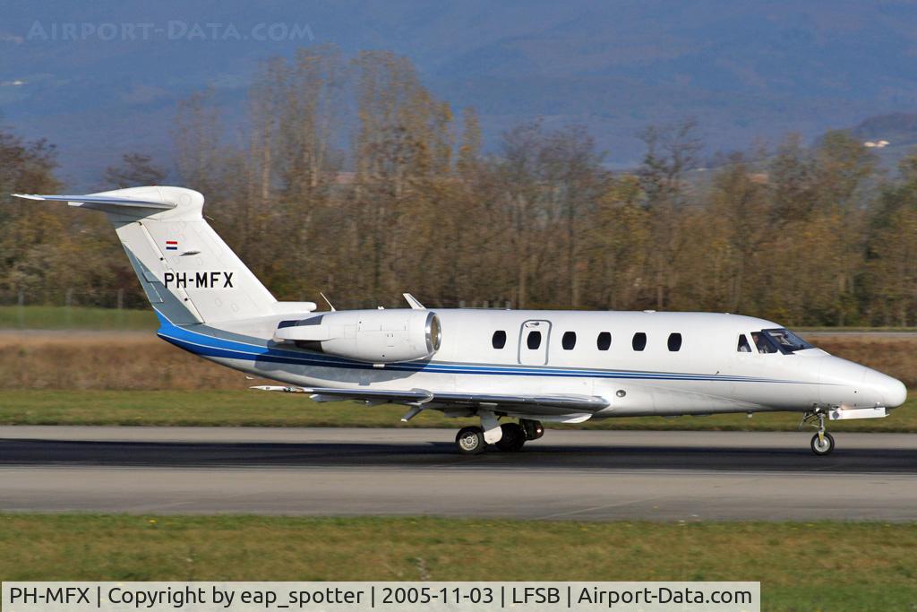 PH-MFX, 1994 Cessna 650 Citation VI C/N 650-0240, departing on rwy 16