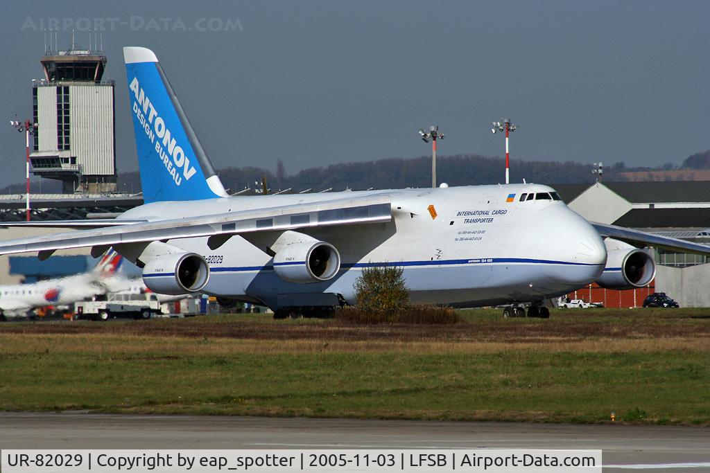 UR-82029, 1991 Antonov An-124-100 Ruslan C/N 19530502630/0210, taxi on bravo to holdingpoint 34