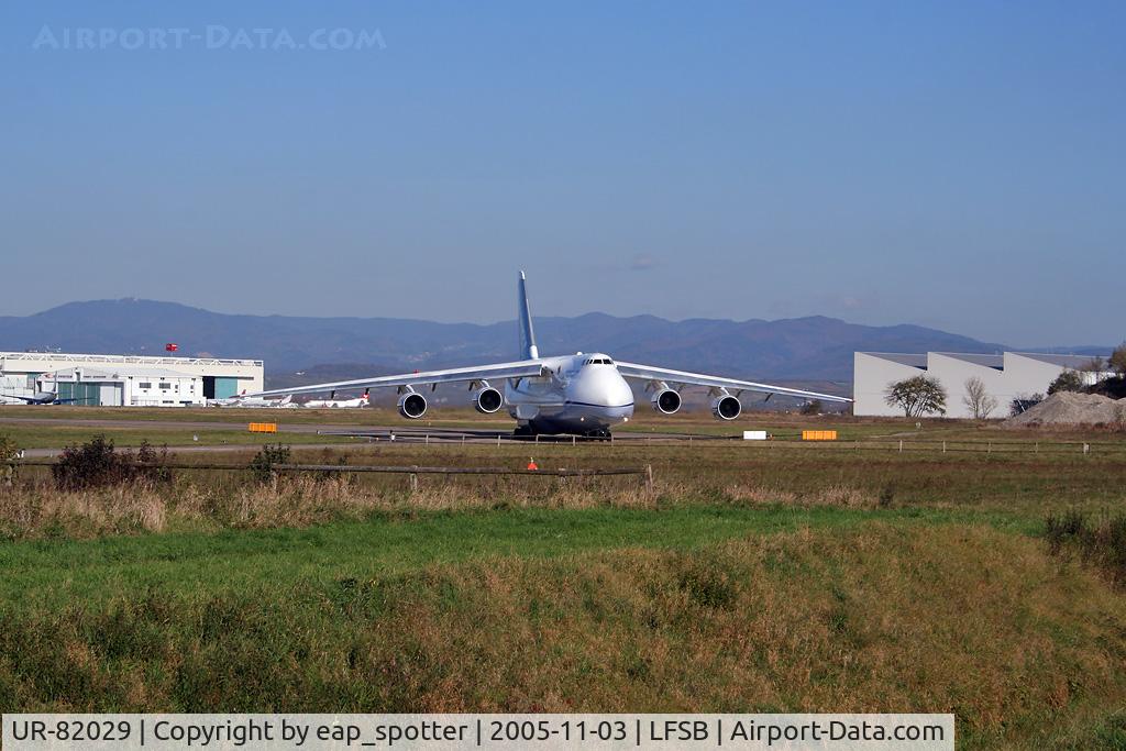 UR-82029, 1991 Antonov An-124-100 Ruslan C/N 19530502630/0210, on the left side swiss hangar - right side new Novartis hangar