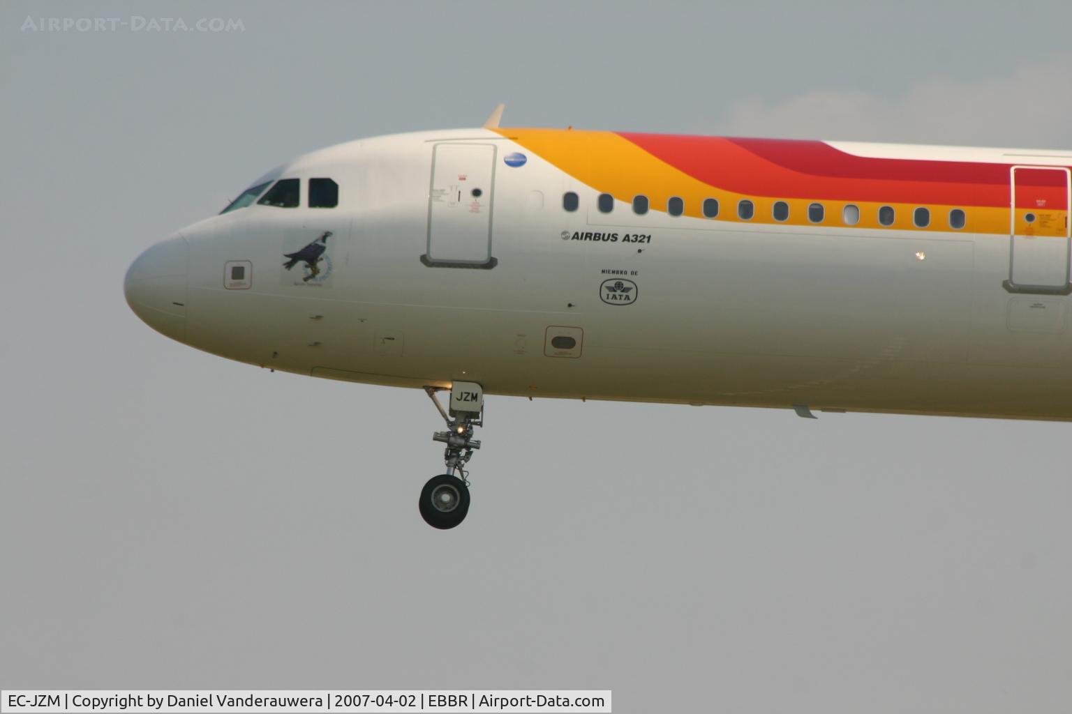 EC-JZM, 2007 Airbus A321-212 C/N 2996, descending to rwy 02