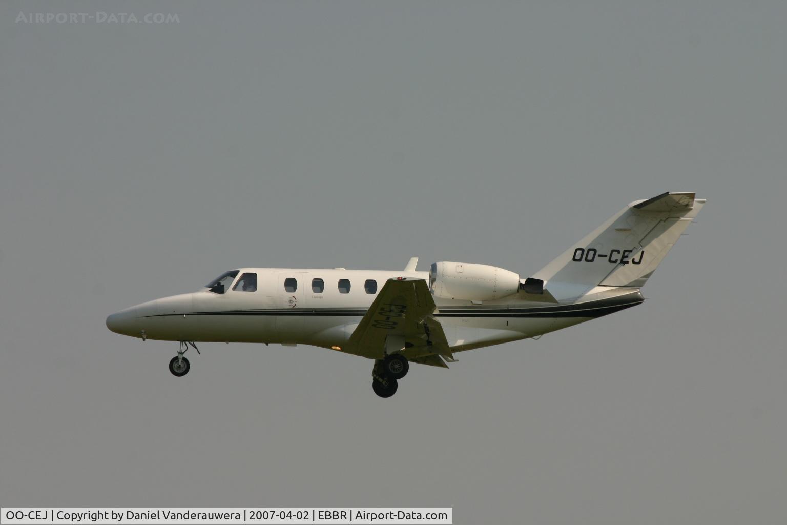 OO-CEJ, 1999 Cessna 525A CitationJet CJ2 C/N 525A-0172, descending to rwy 02