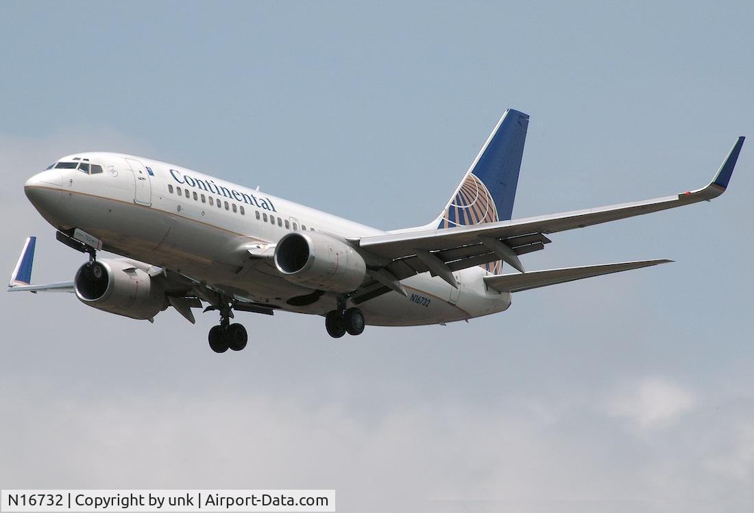 N16732, 1999 Boeing 737-724 C/N 28948, unk